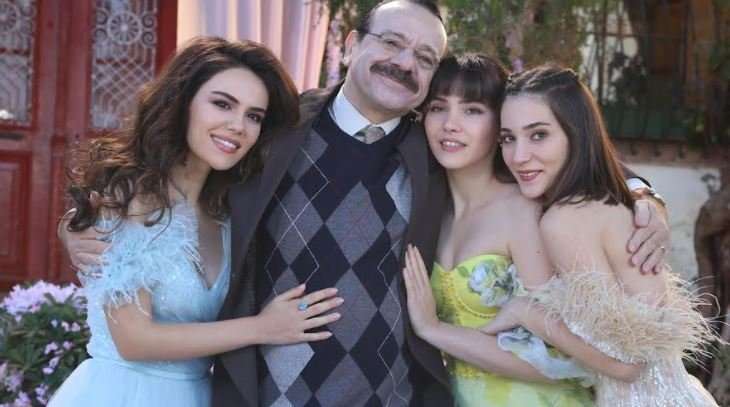Yeni dizi Üç Kız Kardeş’te kızların kıyafetleri eleştirildi! Kıyafetleri Pamuk Prenses’e benzetildi! 12