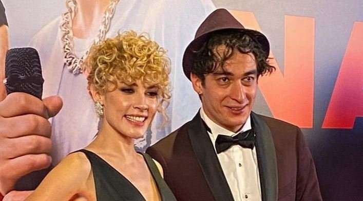 Güldür Güldür Show'un Çiçek'i Açelya Topaloğlu bir başka projeyle gündem oldu! 7