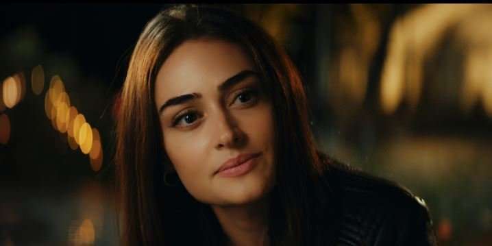 Esra Bilgiç, Netflix dizisi Terzi’yi reddetti ama daha büyük bir projeyle anlaştı! 7 Esra Bilgiç, Netflix dizisi Terzi’yi reddetti ama daha büyük bir projeyle anlaştı! 7