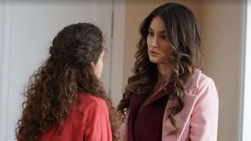 Adı Sevgi dizisinde Elif öğretmene engeller üst üste geliyor, Emir ise hep yanında! 8