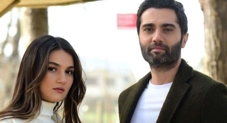 ATV'nin yeni dizisi Adı Sevgi eleştirilerin hedefinde! Dizide bir oyuncu var ki dikkatleri çekti!.. 7 ATV'nin yeni dizisi Adı Sevgi eleştirilerin hedefinde! Dizide bir oyuncu var ki dikkatleri çekti!.. 7