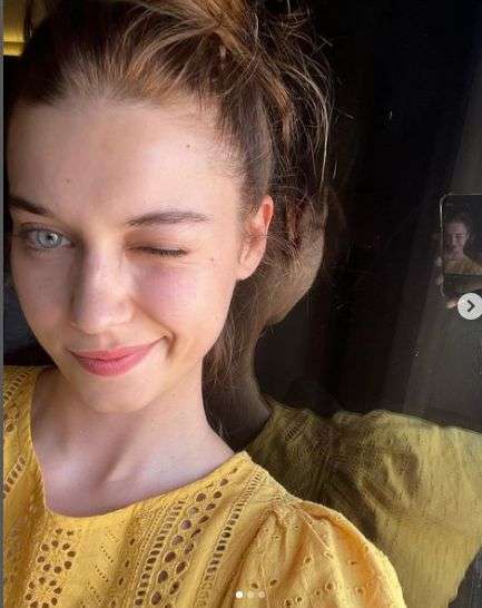 Afra Saraçoğlu Yalı Çapkını'nın Gaziantep'teki setinden fotoğraf paylaştı, uzakta olduğu oyuncu sevgilisinden yorum gecikmedi! 8 Afra Saraçoğlu Yalı Çapkını'nın Gaziantep'teki setinden fotoğraf paylaştı, uzakta olduğu oyuncu sevgilisinden yorum gecikmedi! 8