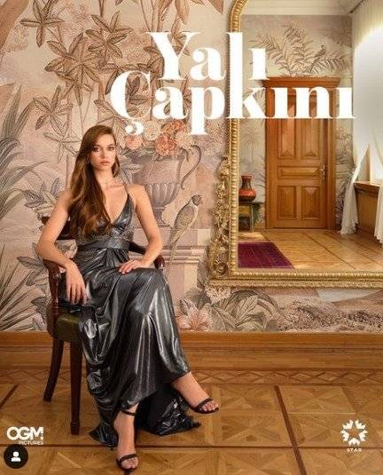 Yalı Çapkını ile ekranlara dönen Afra Saraçoğlu proje tercihiyle hayranlarını ikiye böldü!.. 8
