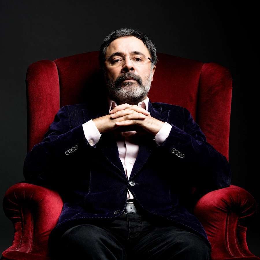 İşte büyük iddia! Kerem Bürsin’in yeni projesinde ünlü Türk yazarla işbirliği yapacak! 6