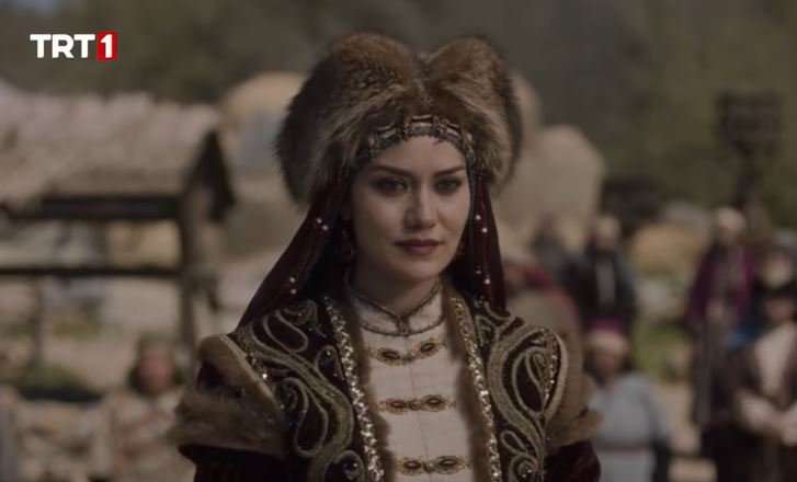 Fahriye Evcen, Alparslan Büyük Selçuklu dizisinden ayrılıyor mu? İddialar ortalığı karıştırdı! 8