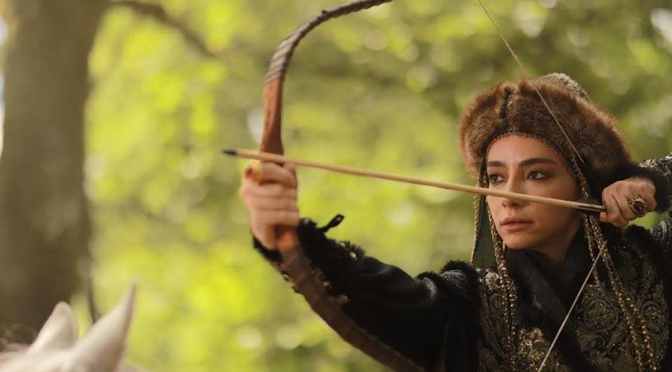 Alparslan dizisine güç katan Öykü Gürman, kendisini rolüne çok kaptırdı! 7