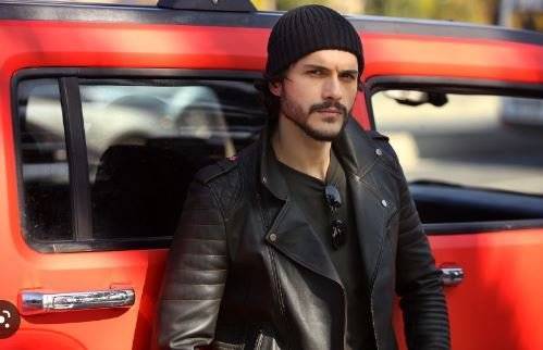 Alperen Duymaz'ı ne Çukur'da Emrah ne Son Yaz'da Akgün olarak böyle görmediniz!! 9 Alperen Duymaz'ı ne Çukur'da Emrah ne Son Yaz'da Akgün olarak böyle görmediniz!! 9
