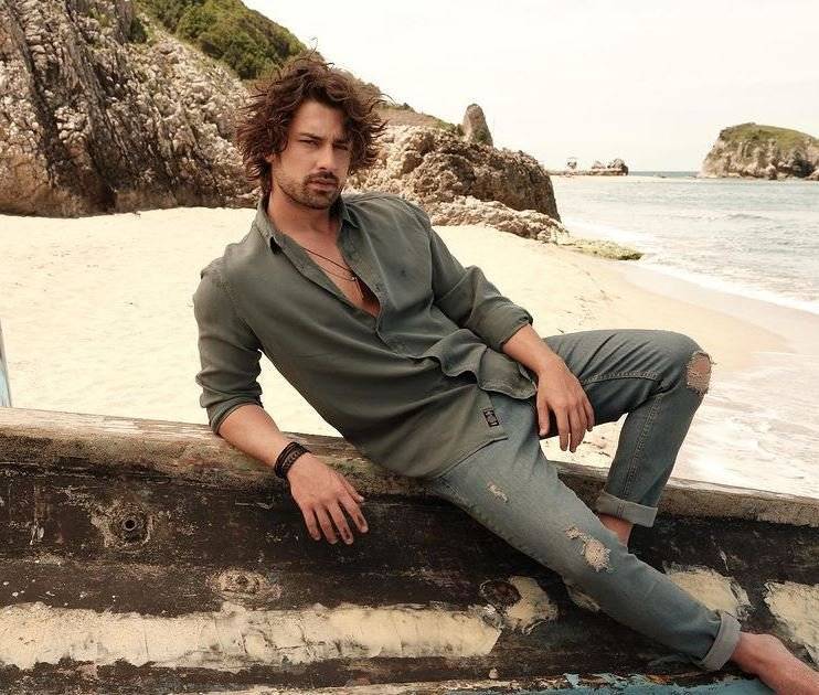 Berk Oktay'a altın dönemini yaşatan dizi teklifinin bir benzeri Alp Navruz'a geldi! 9 Berk Oktay'a altın dönemini yaşatan dizi teklifinin bir benzeri Alp Navruz'a geldi! 9