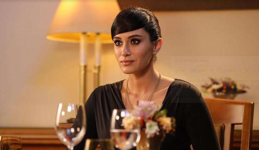 Hande Doğandemir, 6 yılın dizi acısını Annemizi Saklarken ile çıkartacak! 7 Hande Doğandemir, 6 yılın dizi acısını Annemizi Saklarken ile çıkartacak! 7