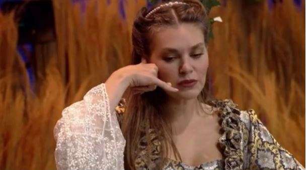 Aslı Enver, sürpriz bir programda güldürmeye geliyor! 8