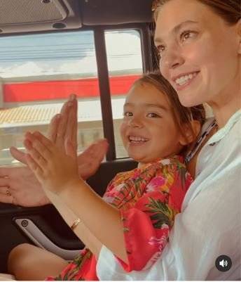 Aslı Enver'in kucağındaki çocuğu görenler benzerliğe inanamadı! 7 Aslı Enver'in kucağındaki çocuğu görenler benzerliğe inanamadı! 7