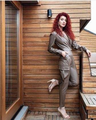 Esra Bilgiç'in duru güzelliği! Aslıhan Güner'in bambaşka tarzı! Özge Özpirinçci'nin sevimli dostuyla pozu! 9