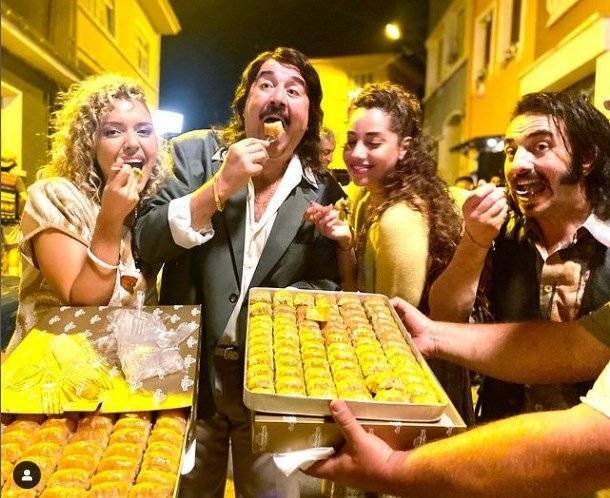 Ata Demirer merakla beklenen Bursa Bülbülü'nün nasıl bir film olacağını bir görsel ile anlattı!.. 7 Ata Demirer merakla beklenen Bursa Bülbülü'nün nasıl bir film olacağını bir görsel ile anlattı!.. 7
