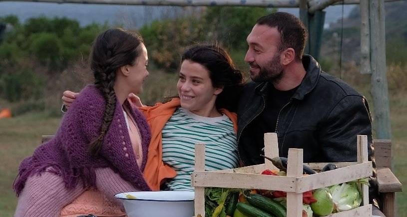 Ateş Kuşları dizisinde Hande Soral, İlayda Alişan ve Görkem Sevindik sempatiklik saçıyor! 8