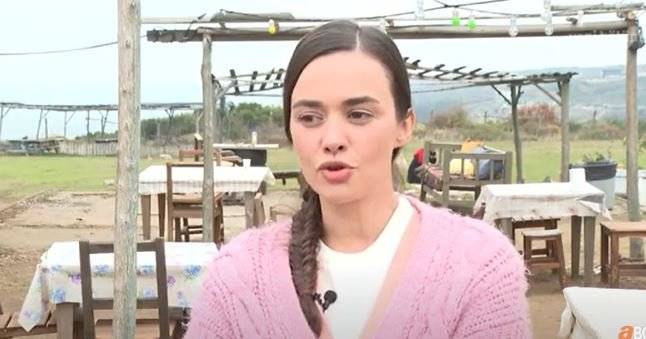 Anne olduktan sonra Hande Soral'ı setlere döndüren Ateş Kuşları dizisinin rakiplerinden büyük bir farkı var! 7