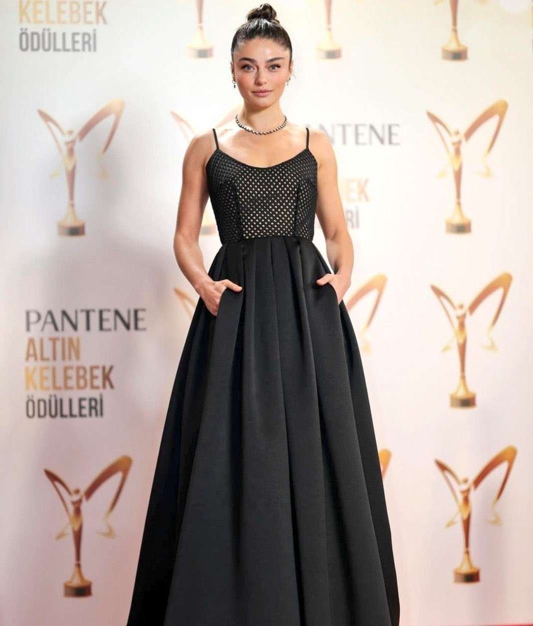 Ayça Ayşin Turan, Altın Kebelek’teki duruşuyla herkesin takdirini topladı! 9