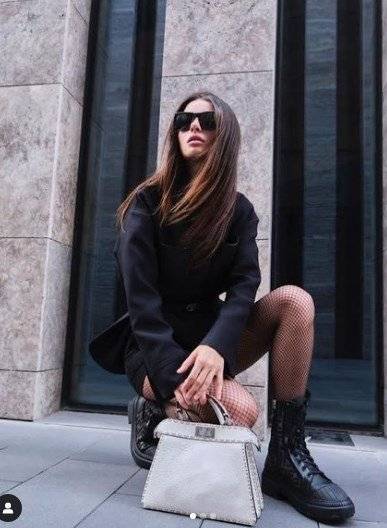 Ayça Ayşin Turan siyahlar içindeki kombiniyle sosyal medyayı salladı!.. 8 Ayça Ayşin Turan siyahlar içindeki kombiniyle sosyal medyayı salladı!.. 8