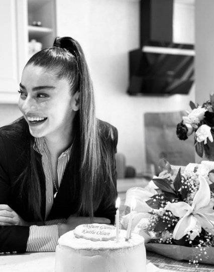 Ayça Ayşin Turan'ın doğum gününde gözler Alp Navruz'u aradı!.. 7 Ayça Ayşin Turan'ın doğum gününde gözler Alp Navruz'u aradı!.. 7