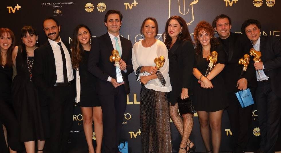 Demet Akbağ, Aydınlıkevler tiyatro oyunuyla iki ödül kazandı! 7 Demet Akbağ, Aydınlıkevler tiyatro oyunuyla iki ödül kazandı! 7