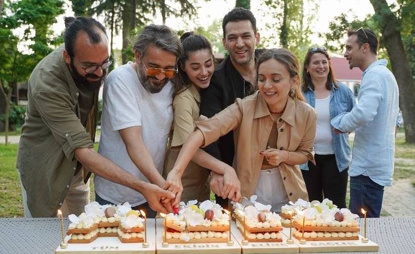 Damla Sönmez, Aziz dizisi hayranlarından güçlü bir teşekkürü hak ediyor! 8 Damla Sönmez, Aziz dizisi hayranlarından güçlü bir teşekkürü hak ediyor! 8