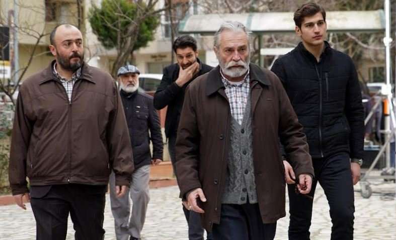 Dağ, fare mi doğurdu? İzleyici, Baba dizisini çok fena eleştirdi! 10