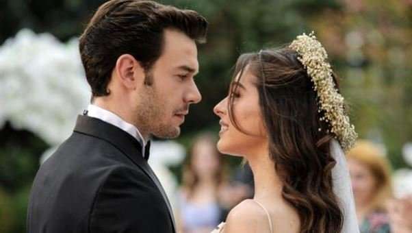Kanal D, erken yayından kaldırdığı Baht Oyunu dizisi yeniden gündemde! 7 Kanal D, erken yayından kaldırdığı Baht Oyunu dizisi yeniden gündemde! 7