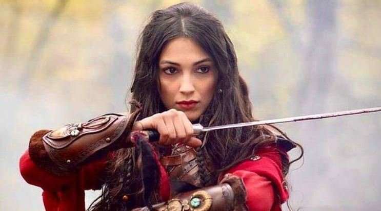 Barbaroslar dizisine kurtarıcı olarak geldi, şimdi Cemre Gümeli için ayrılık vakti! 7