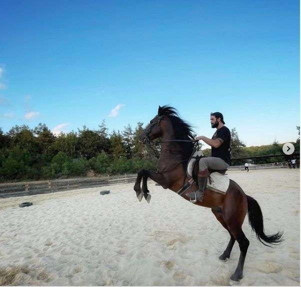 Barış Arduç'un Alp Arslan setinden fotoğrafları yakıyor! 11