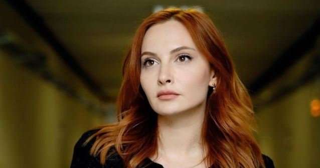 Başak Gümülcinelioğlu, Ateş Kuşları dizisinin setine önemli bir rahatsızlığını çözmüş olarak çıkacak! 7 Başak Gümülcinelioğlu, Ateş Kuşları dizisinin setine önemli bir rahatsızlığını çözmüş olarak çıkacak! 7