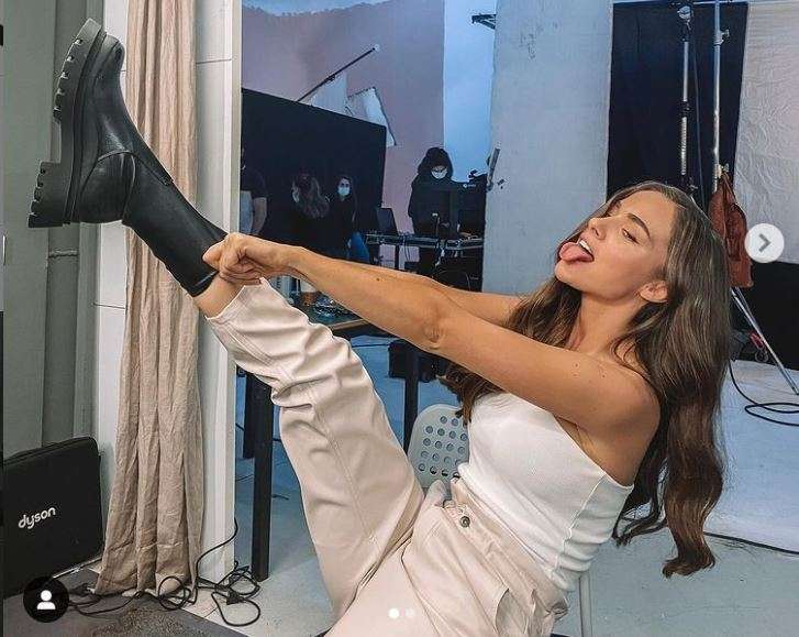 Bensu Soral'dan beklenen set pozu bu değil! 8