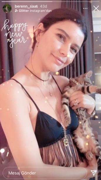 Beren Saat'ten yılbaşı sürprizi! Cesur kıyafetiyle dikkat çekti 7
