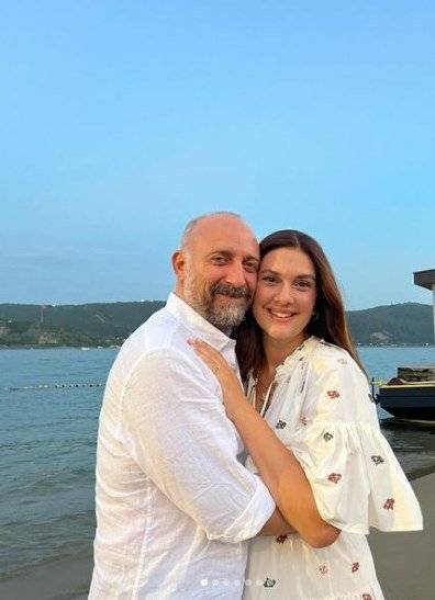 Bergüzar Korel Halit Ergenç ile paylaşımında takipçilerine öyle bir soru sordu ki ortalık karıştı! 9 Bergüzar Korel Halit Ergenç ile paylaşımında takipçilerine öyle bir soru sordu ki ortalık karıştı! 9