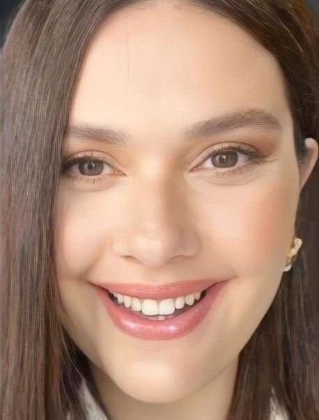 Bergüzar Korel hayranları bekliyor, acaba kocası Halit Ergenç'in izinden gidecek mi? 18