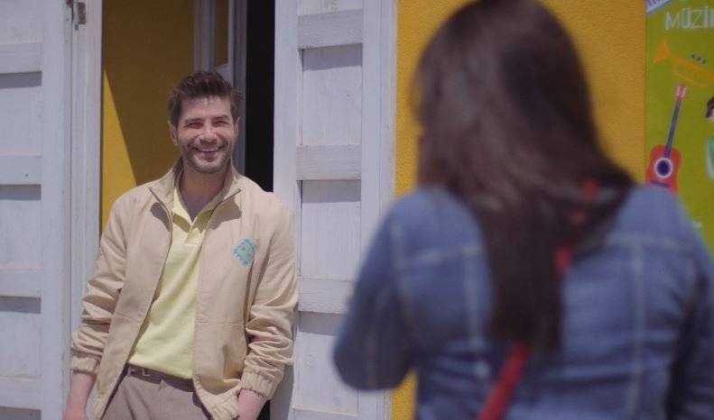 Dört yıl sonra dizilere geri dönen Berk Cankat ile Deniz Çakır'dan dizide romantik anlar! 7 Dört yıl sonra dizilere geri dönen Berk Cankat ile Deniz Çakır'dan dizide romantik anlar! 7