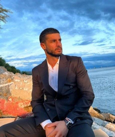 İşte rol arkadaşı Seray Kaya'nın objektifinden Berk Oktay!.. 7 İşte rol arkadaşı Seray Kaya'nın objektifinden Berk Oktay!.. 7