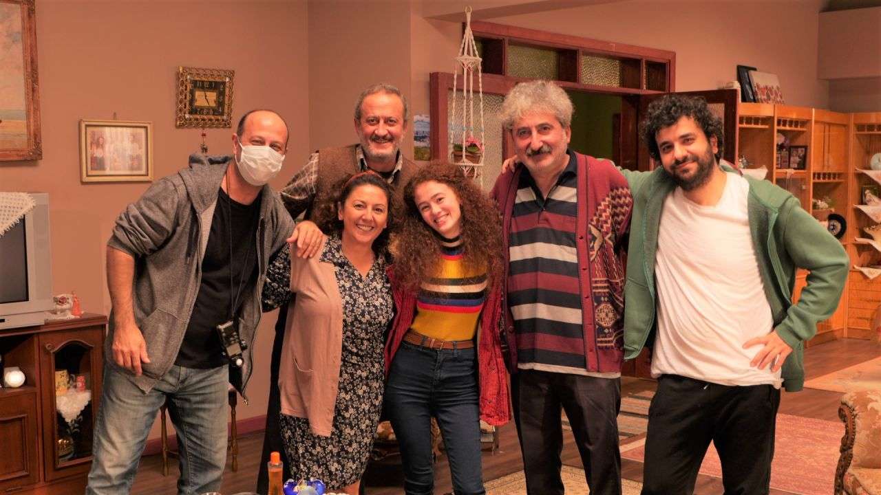 Exxen'den usta isimleri bir araya getiren çok sevilecek yeni bir dizi geliyor 8 Exxen'den usta isimleri bir araya getiren çok sevilecek yeni bir dizi geliyor 8