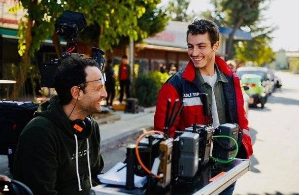 Bir setten çıkıp diğerine giriyor! İşte Boran Kuzum'un yeni projesi!.. 7 Bir setten çıkıp diğerine giriyor! İşte Boran Kuzum'un yeni projesi!.. 7
