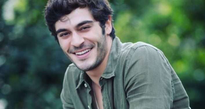 Bir dizi ve film projesiyle gündeme gelen Burak Deniz öncesinde hayranlarıyla buluşacak! 7