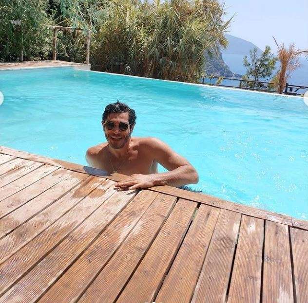 Herkes Burak Deniz'den haber bekliyor, bakın ünlü oyuncu ne yapıyor? 8