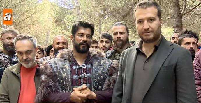 Kuruluş Osman dizisi setinde Özge Törer'den Burak Özçivit'e büyük bir gurur havası esiyor! 9 Kuruluş Osman dizisi setinde Özge Törer'den Burak Özçivit'e büyük bir gurur havası esiyor! 9