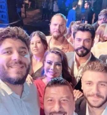 Berk Oktay ve Yıldız Çağrı Atiksoy'un düğününde yıldızlar geçidi yaşandı!.. 9 Berk Oktay ve Yıldız Çağrı Atiksoy'un düğününde yıldızlar geçidi yaşandı!.. 9