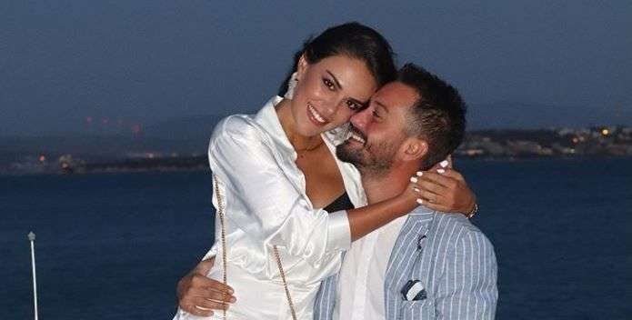 Dizide başlayan aşk bitti mi? Özgü Kaya ile Burak Serdar Şanal fotoğrafları kaldırdı! 27