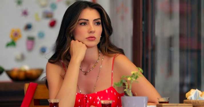 Burcu Özberk ve Yağmur Tanrısevsin yeni bir projede bir araya mı geliyor? 10