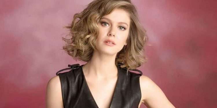 ‘Camdaki Kız’ın ‘Nalan’ına şok! Kerem Bürsin'den sonra, Burcu Biricik’in de instagram hesabı kapatıldı! 7