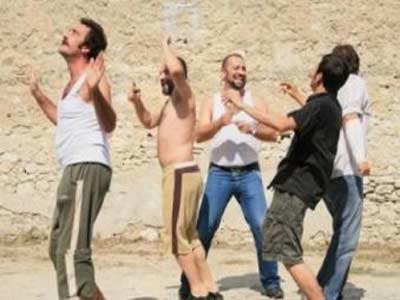 Maceranın hiç eksik olmadığı Çakallarla Dans serisinin yeni filmi geliyor! 1 Maceranın hiç eksik olmadığı Çakallarla Dans serisinin yeni filmi geliyor! 1