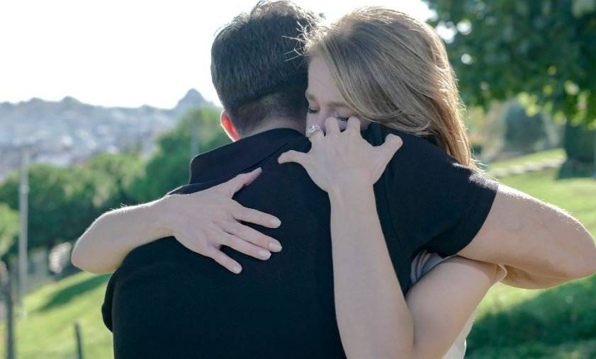 Nalan ve Hayri'nin hikayesi şimdi başlıyor! Camdaki Kız'daki o sahne, bölüme damgasını vurdu! 17