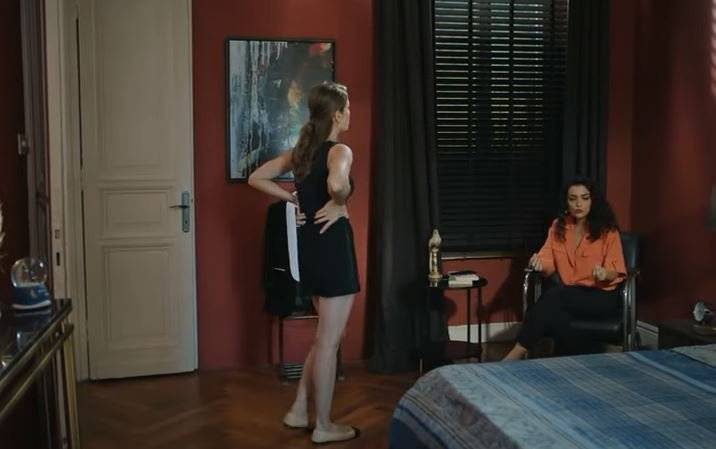 Camdaki Kız'da Nalan'ın ayakkabılarına dikkat ettiniz mi? Partner değişti, ayakkabılar da... 8