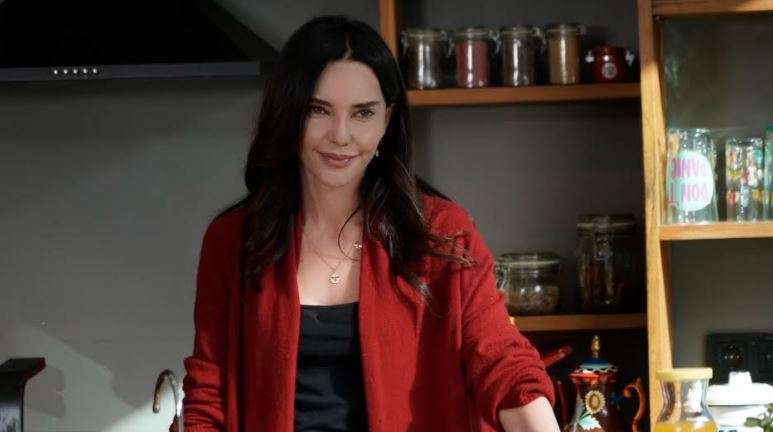Camdaki Kız dizisinde Cana'ya hayat veren Hande Ataizi'nin hangi yönü karakterle benzeşiyor? 8 Camdaki Kız dizisinde Cana'ya hayat veren Hande Ataizi'nin hangi yönü karakterle benzeşiyor? 8