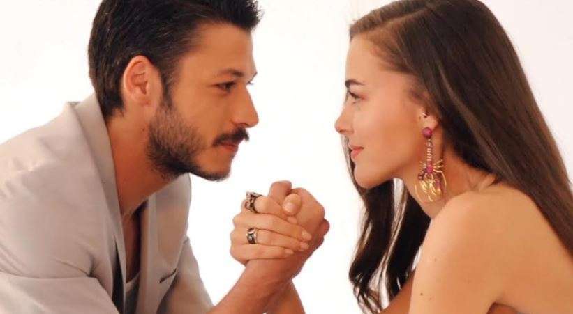 Cam Tavanlar dizisinin afiş çekimlerinin kamera arkası çok eğlenceli! 11