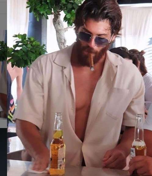 Can Yaman poz vermelere doymuyor! 10